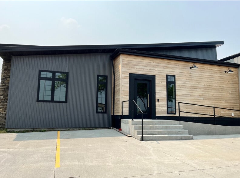 Primary Photo Of 3301 15th St S, Fargo Showroom For Lease