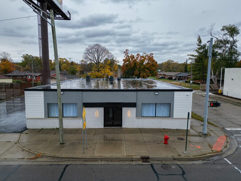 Primary Photo Of 18685 W 8 Mile Rd, Detroit Restaurant For Sale