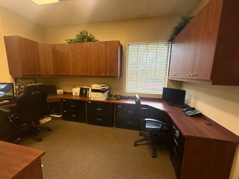 More Photos Of 8222 118th Ave, Largo Warehouse For Sale