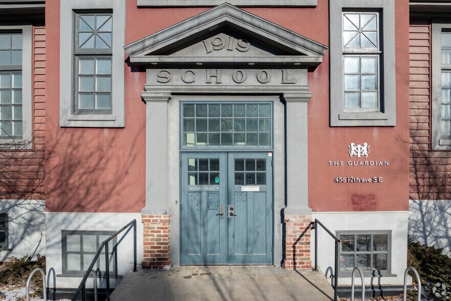 More Photos Of 456 12th Ave SE, Calgary Office For Lease