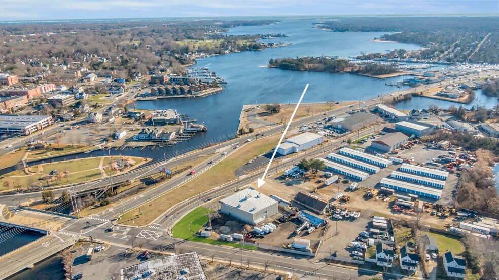 More Photos Of 9 Flint Rd, Toms River Showroom For Lease