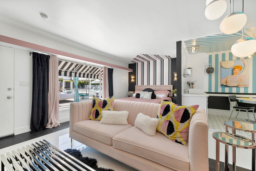 More Photos Of 120 W Vereda Sur, Palm Springs Hotel For Sale