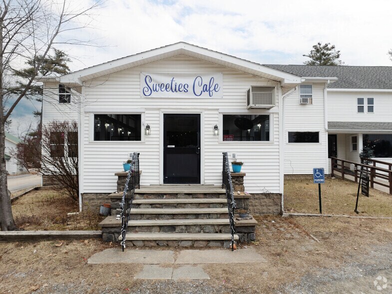 More Photos Of 13 Park Ave, Hadley Restaurant For Sale