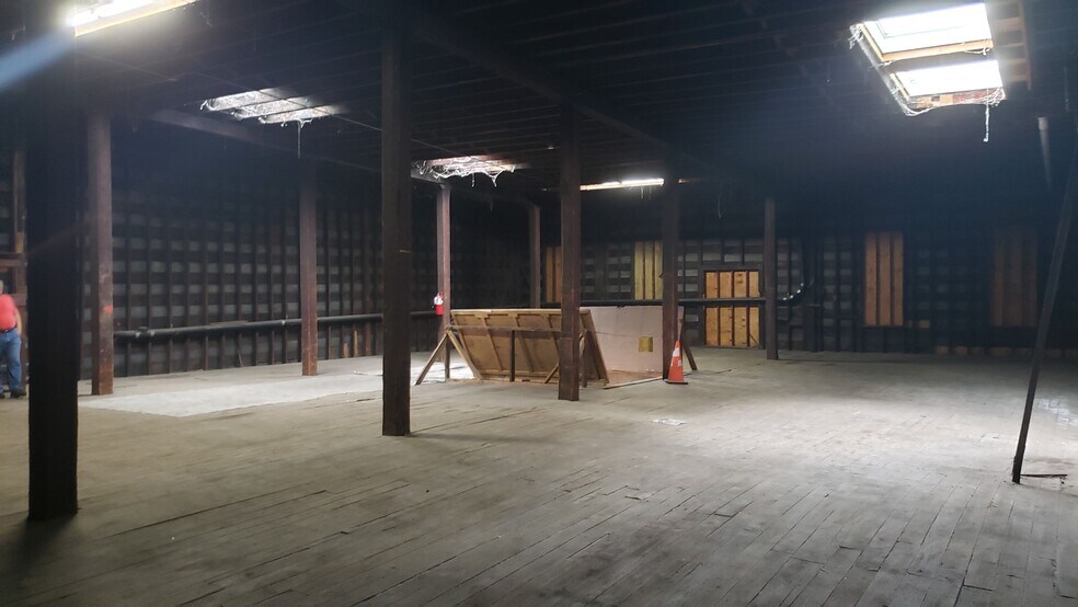 More Photos Of 242 Richardson St, Brooklyn Warehouse For Lease