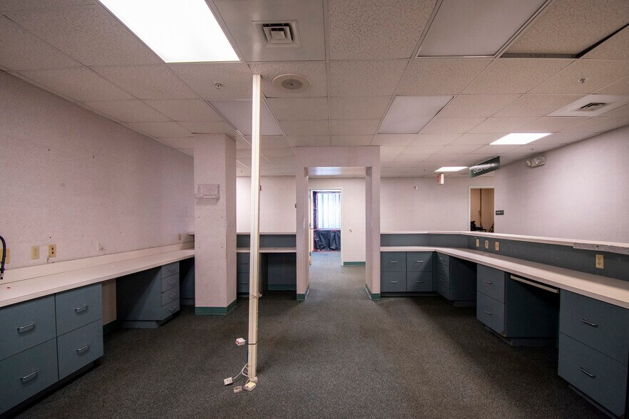 More Photos Of 2525 Harbor Blvd, Port Charlotte Medical For Lease