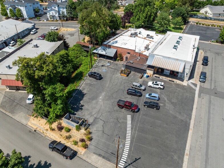 More Photos Of 509 SW G St, Grants Pass Restaurant For Sale