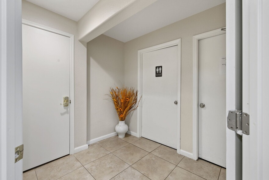 More Photos Of 610 W Main St, Visalia Office For Lease