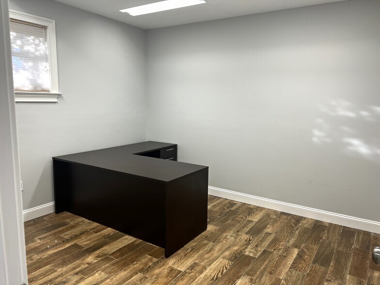 More Photos Of 175 Veterans Blvd, Massapequa Office Residential For Lease