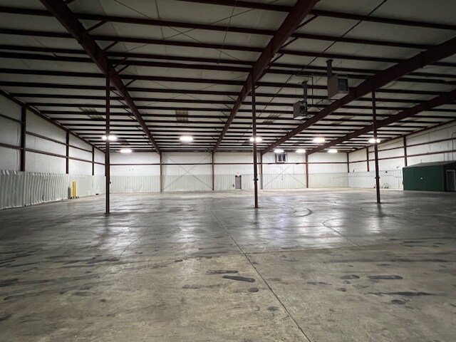 More Photos Of 206 Industrial Ct, Carrollton Warehouse For Lease