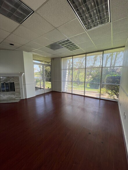 More Photos Of 23370 Moulton Pky, Laguna Hills Self Storage For Lease