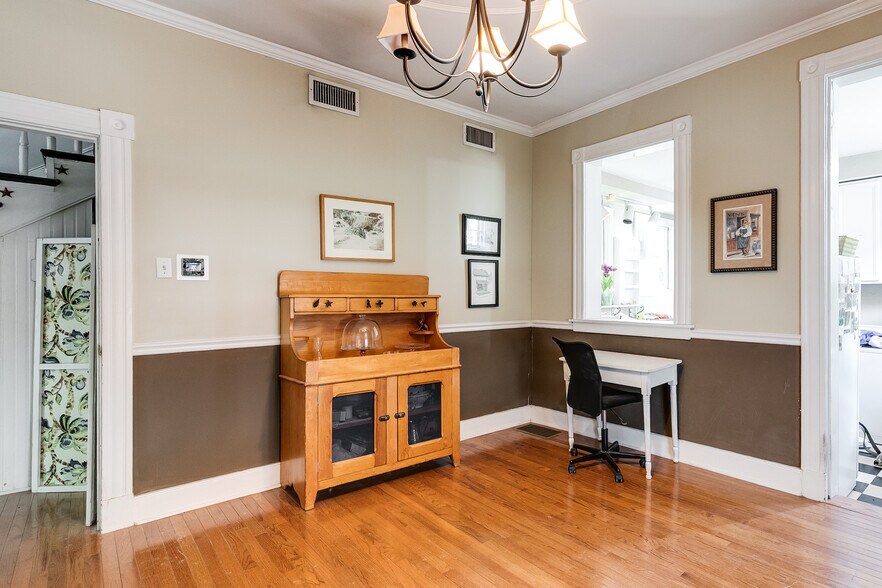 More Photos Of 10 S Auburn Ave, Richmond Office For Sale