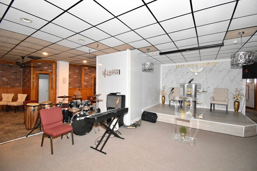 More Photos Of 570-574 Main St, Springfield Apartments For Sale