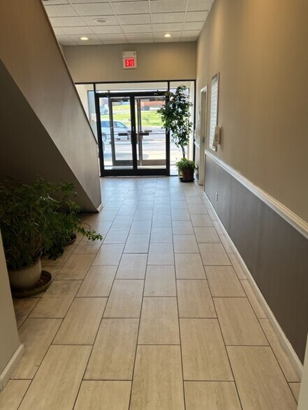 More Photos Of 640 Spence Ln, Nashville Office For Lease