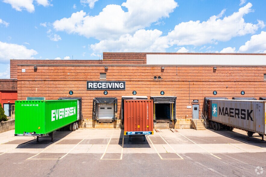 More Photos Of 2201 Green Ln, Levittown Unknown For Lease