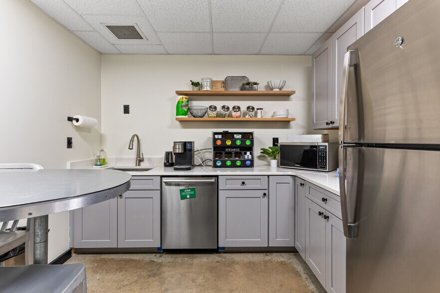 More Photos Of 380 Us Route 1, Falmouth Office Residential For Lease