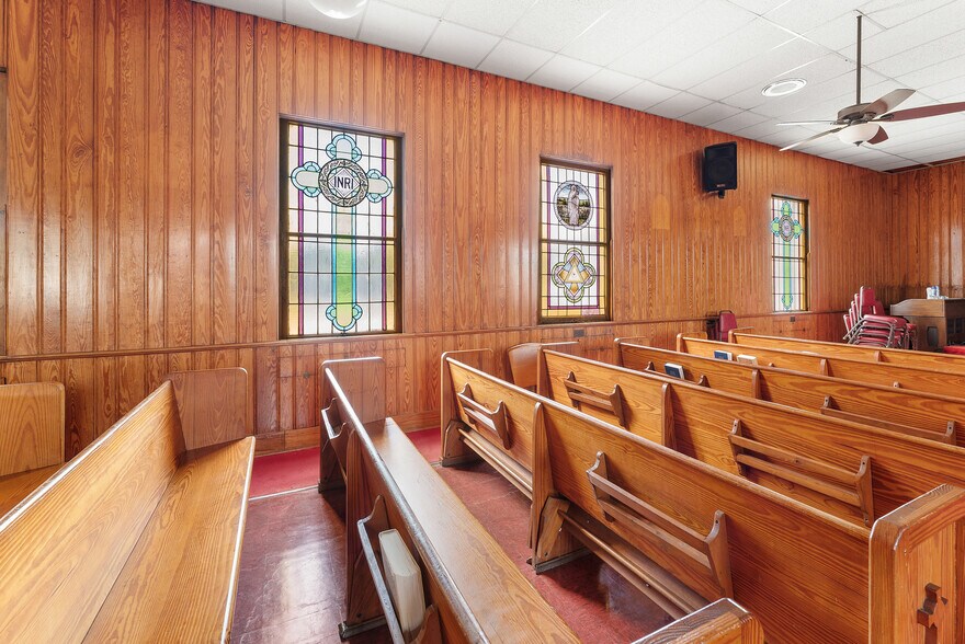 More Photos Of 902 W 36th St, Savannah Religious Facility For Lease
