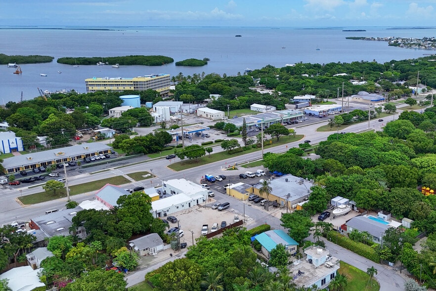 More Photos Of 91865 Overseas Hwy, Tavernier Storefront Retail Residential For Sale