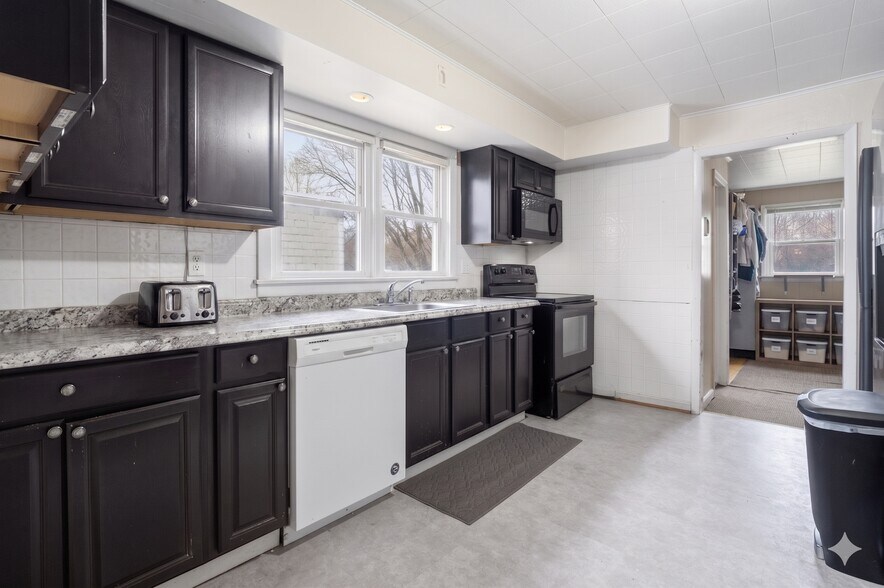 More Photos Of 16708 Frederick Rd, Mount Airy General Retail For Sale
