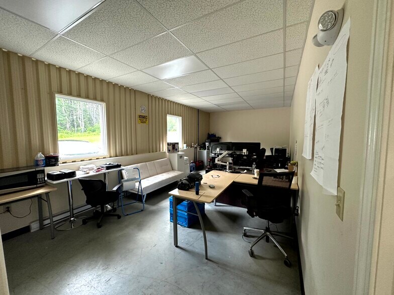 More Photos Of 15 Gendron Dr, Lewiston Distribution For Lease