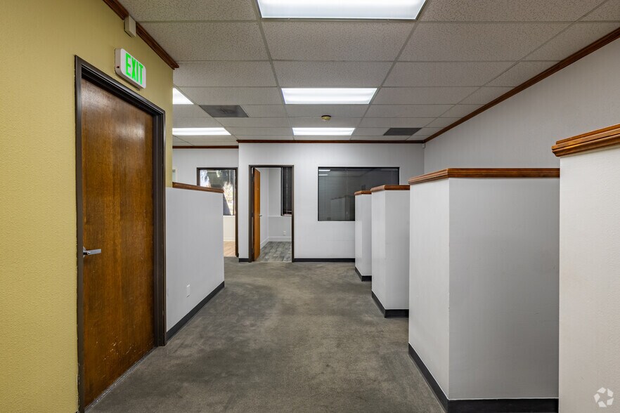 More Photos Of 15650 Devonshire St, Granada Hills Office For Lease