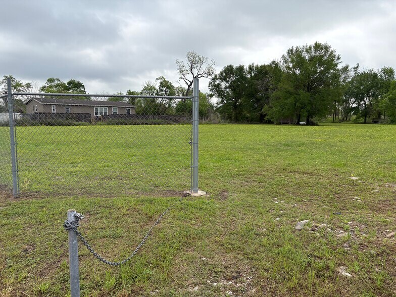 More Photos Of 330 Victoria Dr, Houston Land For Sale