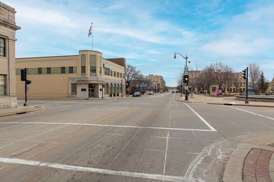 More Photos Of 401 N Main St, Oshkosh Bar For Sale