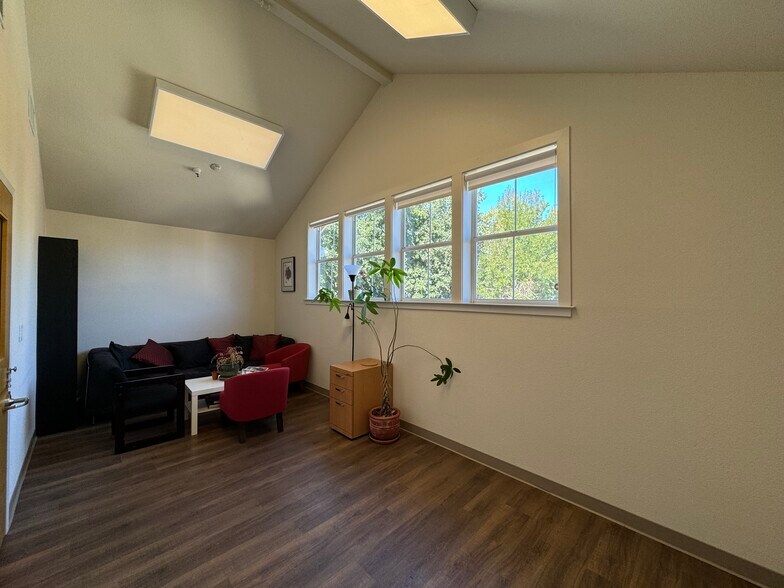 More Photos Of 525 E Cotati Ave, Cotati Office For Sale