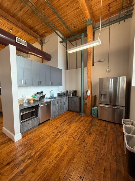 More Photos Of 1300 S Mint St, Charlotte Office For Lease