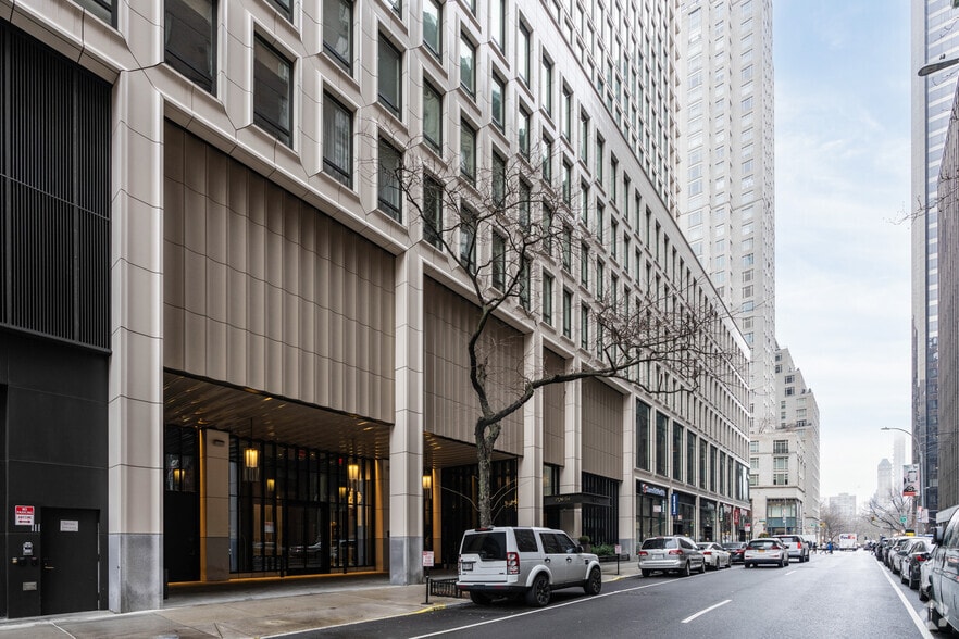 More Photos Of 1865 Broadway, New York Apartments For Lease