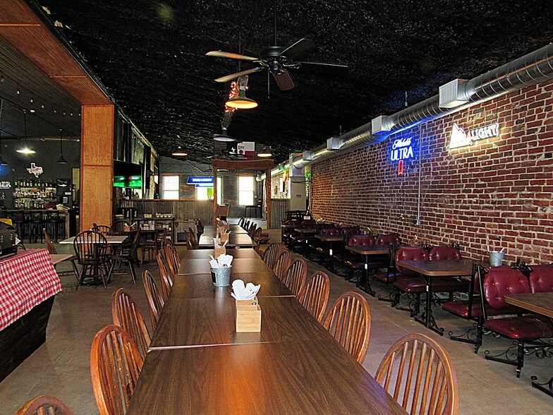 More Photos Of 514-520 N Railroad St, Burton Restaurant For Lease
