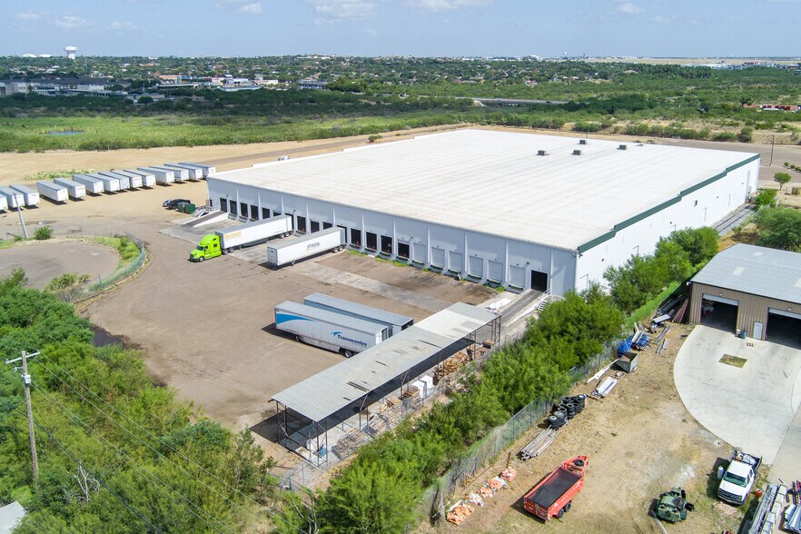 More Photos Of 1820 Aguila Azteca, Laredo Unknown For Lease