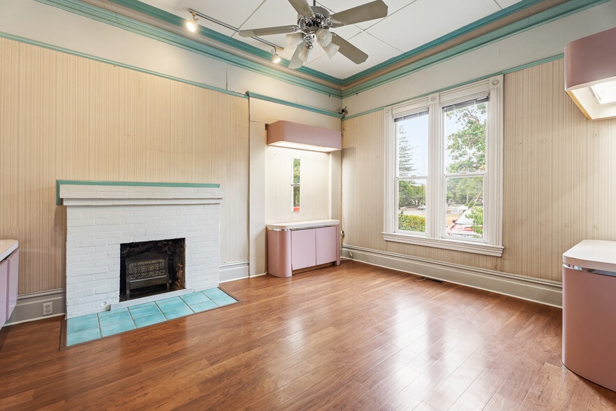 More Photos Of 704 N State St, Ukiah Medical For Sale