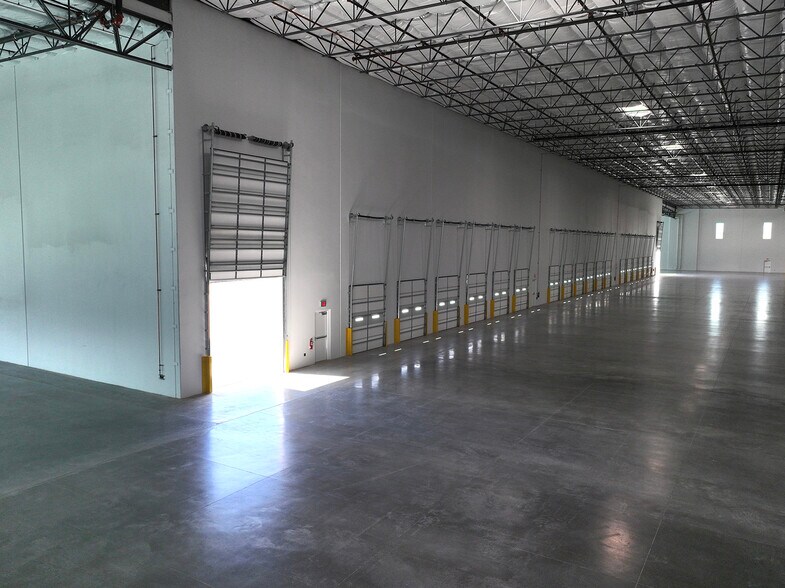 More Photos Of 6150 S Pecos Road & E. Patrick Ln, Las Vegas Distribution For Lease