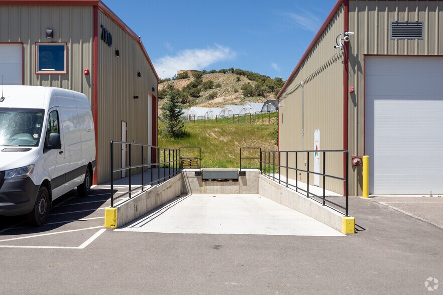 More Photos Of 707 Plane St, Gypsum Warehouse For Sale