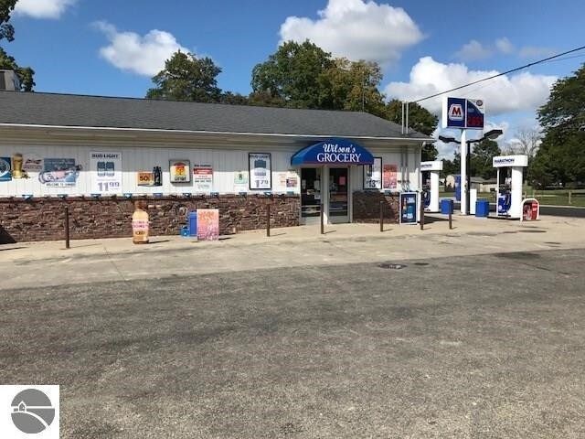 More Photos Of 10673 W Saint Charles Rd, Sumner Service Station For Sale