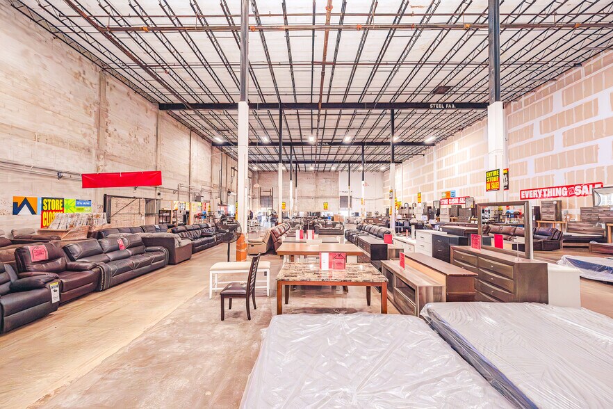 More Photos Of 6001 Powerline Rd, Fort Lauderdale Showroom For Lease