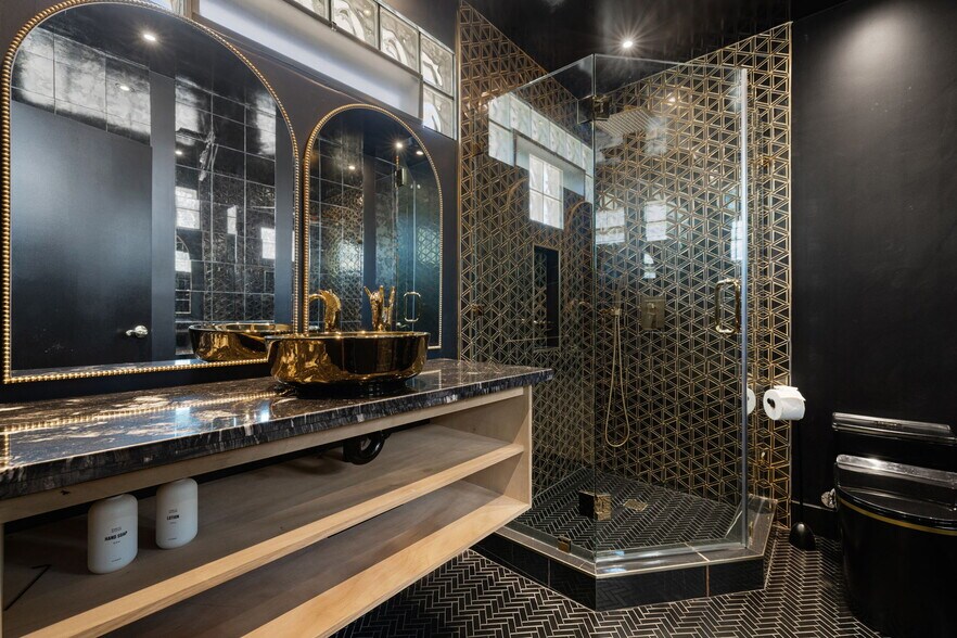 More Photos Of 120 W Vereda Sur, Palm Springs Hotel For Sale