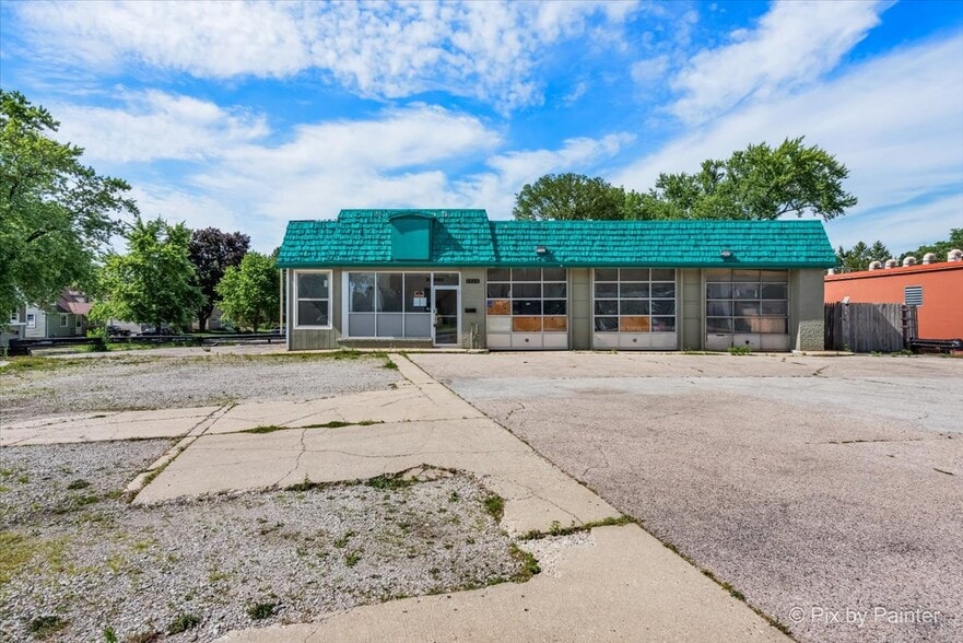 More Photos Of 1126 Larkin Ave, Elgin Service Station For Sale