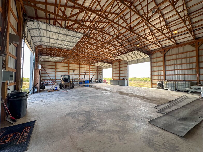 More Photos Of 193 Welco Ln, Jourdanton Warehouse For Sale