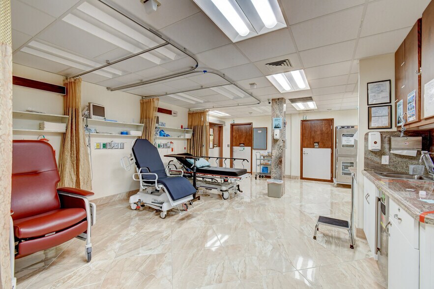 More Photos Of 2314 Seacrest Blvd, Boynton Beach Medical For Lease