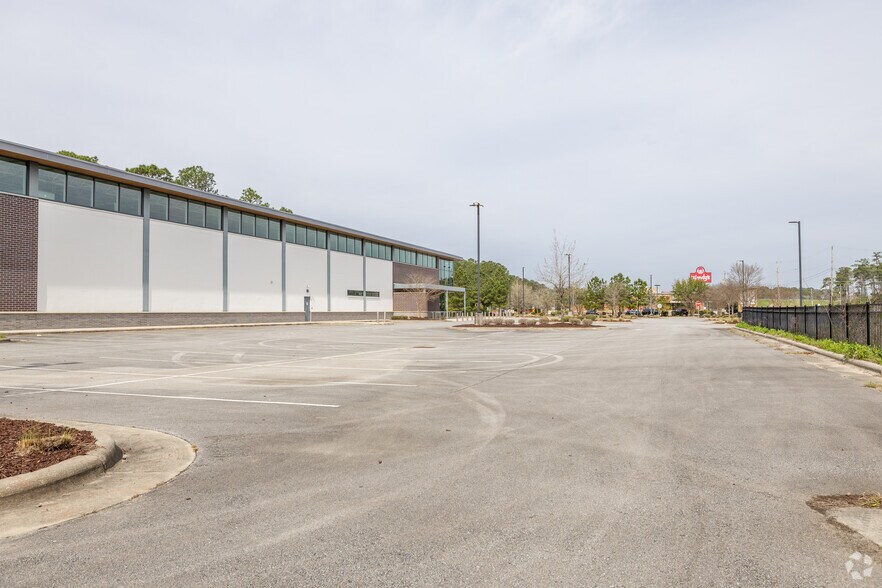 More Photos Of 553 US-70 W, Havelock Freestanding For Lease