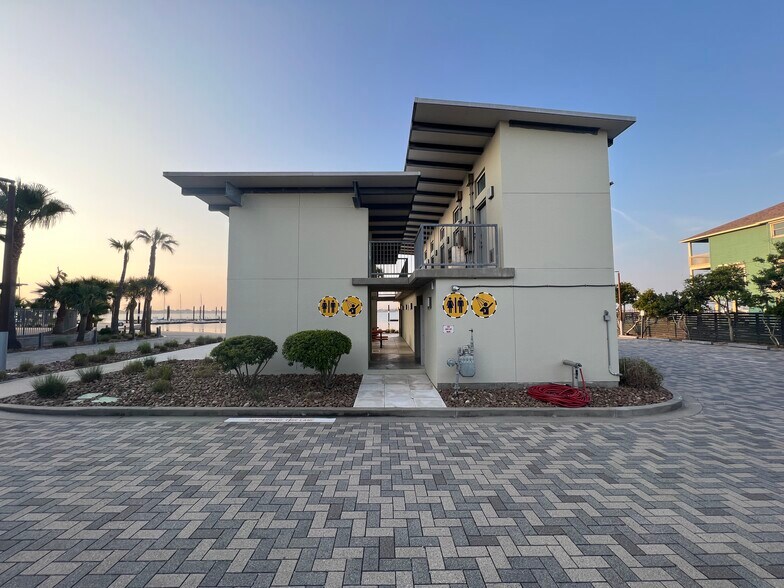 More Photos Of 7509 Broadway St, Galveston Lodge Meeting Hall For Sale