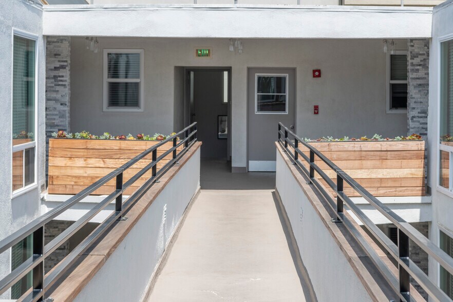 More Photos Of 901 Ocean Ave, Santa Monica Apartments For Sale