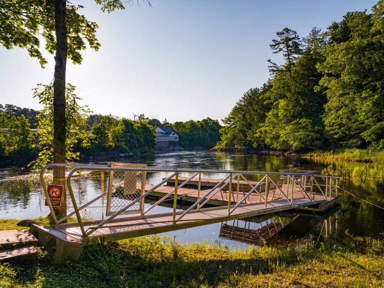 More Photos Of 8 South St, Ellsworth General Retail For Sale