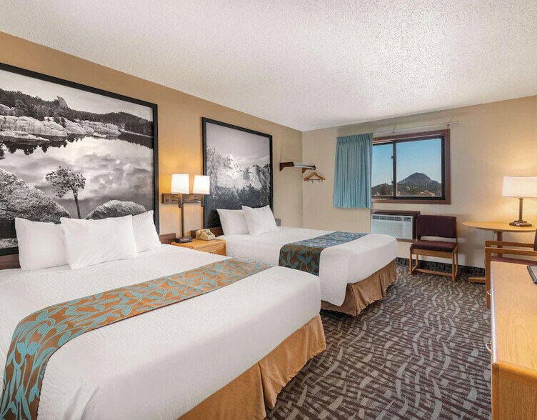 More Photos Of 109 Main St, Hill City Hotel For Sale