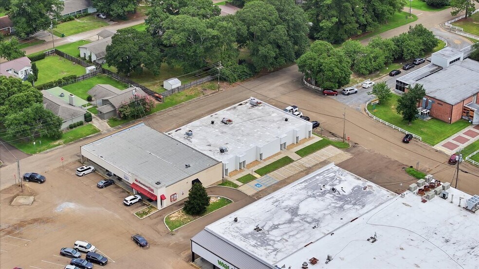 More Photos Of 211 Gay St, Mccomb Office For Lease