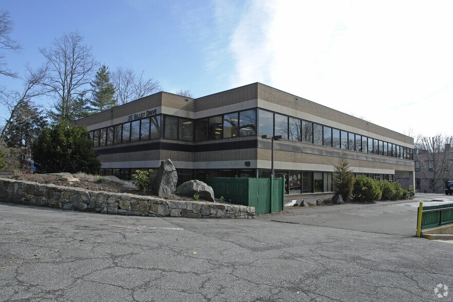 More Photos Of 25 Valley Dr, Greenwich Medical For Sale