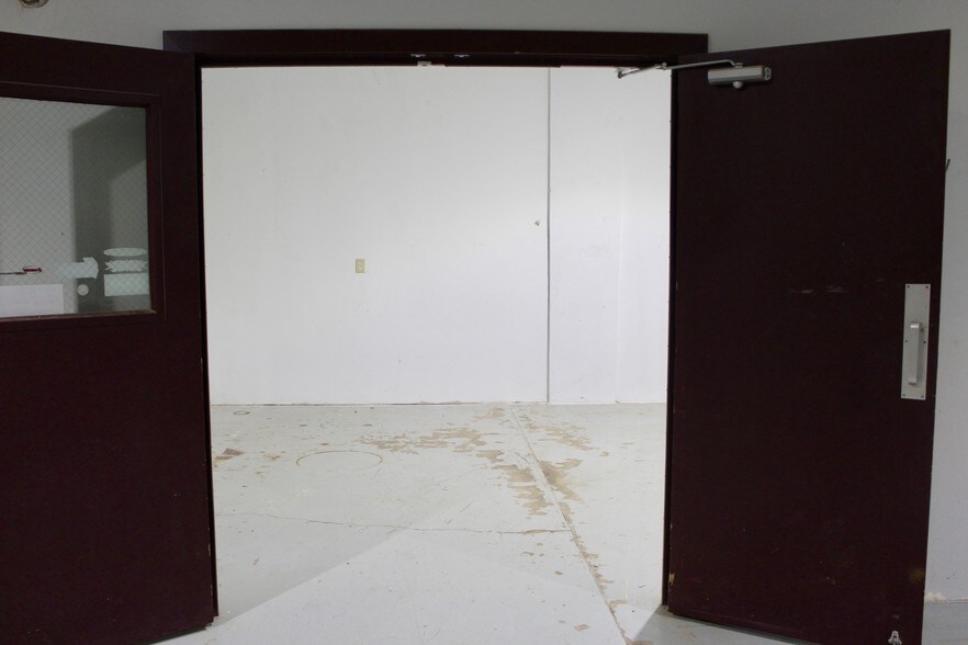 More Photos Of 155 N 9th St, Coplay Flex For Lease