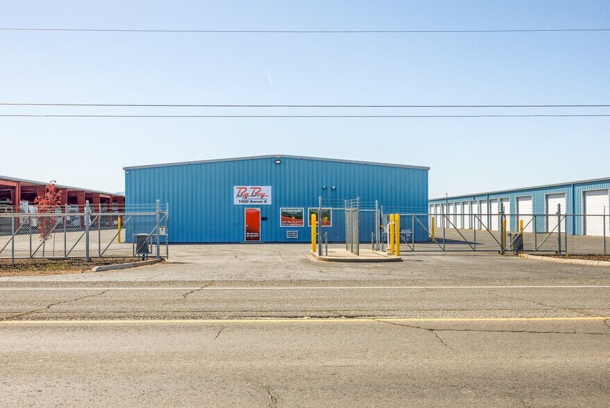 More Photos Of 1400 Avenue G, White City Self Storage For Sale