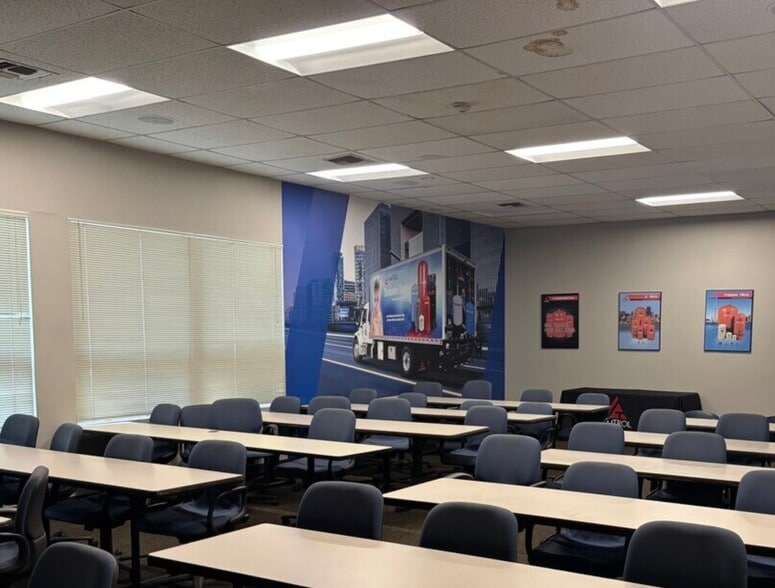 More Photos Of 58 Old Quaker Ln, West Warwick Office For Sale